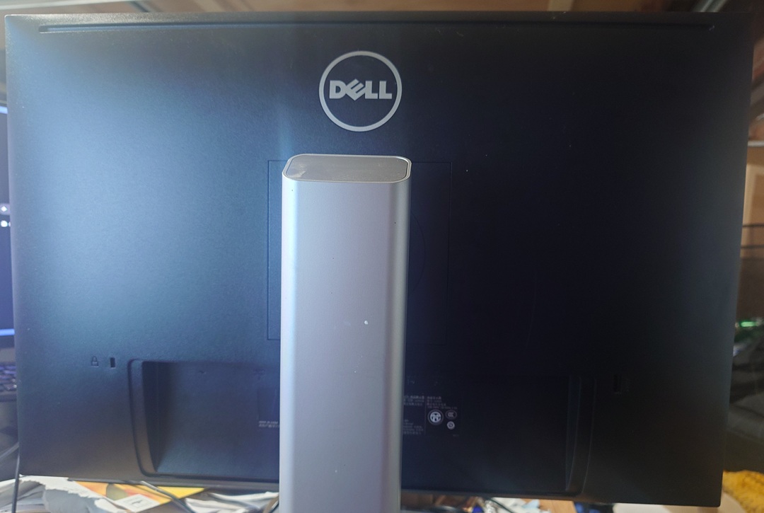 Dell U2415 UltraSharp 24 Inch WUXGA (1920x1200) 16:10 Monitor, 60Hz, IPS, 6ms - Image 3